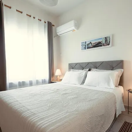 Bay View Apartment *